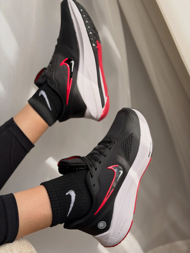 نایک ایرزوم لبخندی